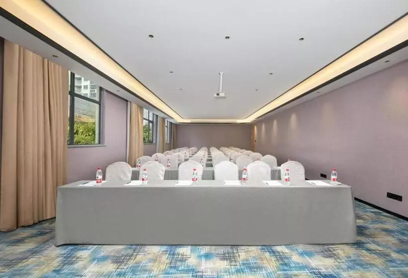 Hotelli Country Inn & Suite By Radisson, Nanchong Gaoping Airport North Sichuan Medical College