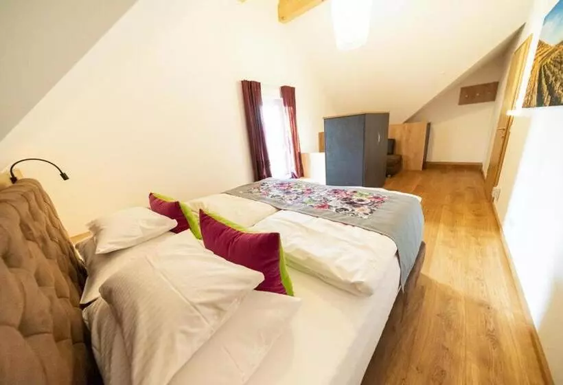 Hotelli Weindomizil Hagn