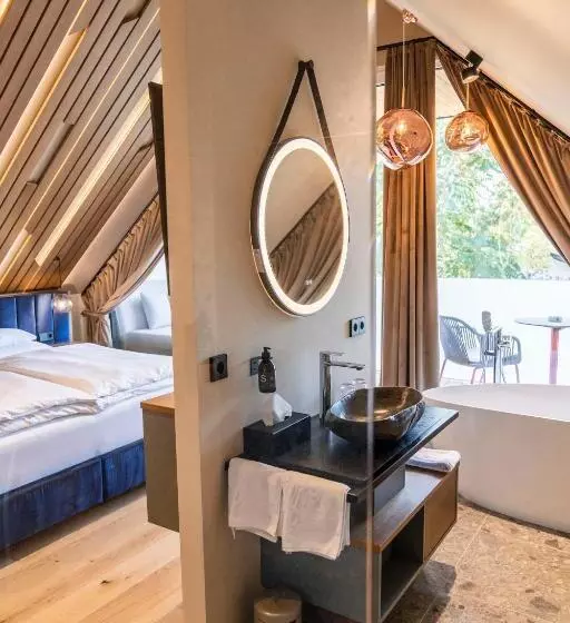 Hotelli Weindomizil Hagn