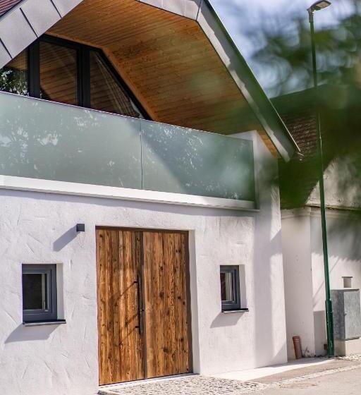 Hotelli Weindomizil Hagn