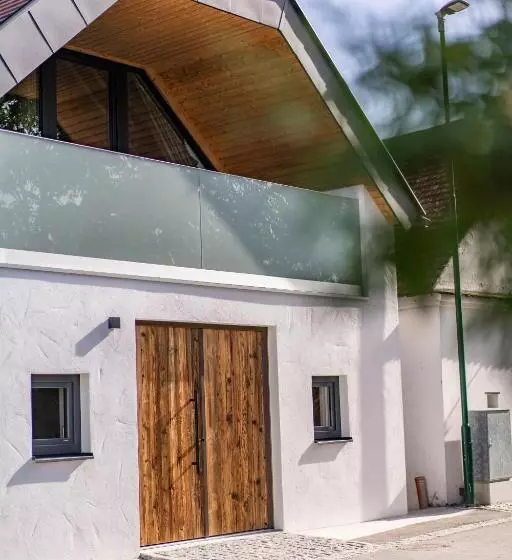 Hotelli Weindomizil Hagn