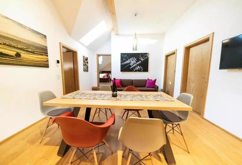 Hotelli Weindomizil Hagn