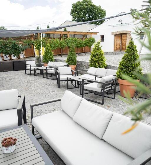 Hotelli Weindomizil Hagn