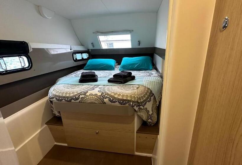 پانسیون Room In Boat Undefined