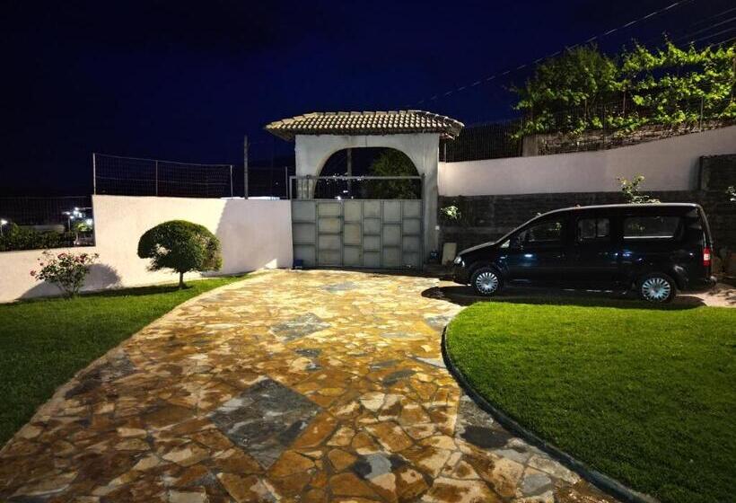 پانسیون Shena Guest House