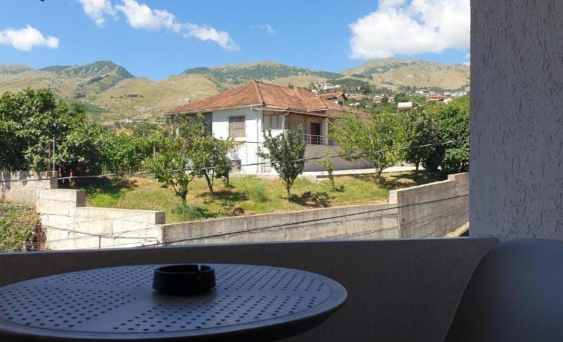 پانسیون Shena Guest House