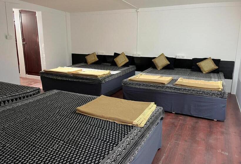 הוסטל Prabhus Place