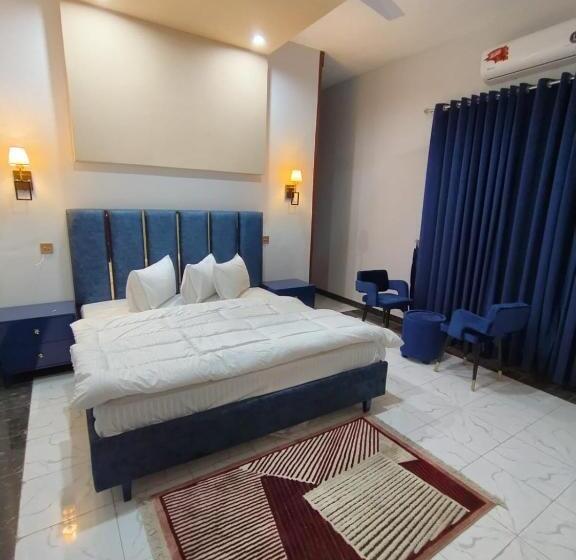 هتل Roomi Rezidor Multan