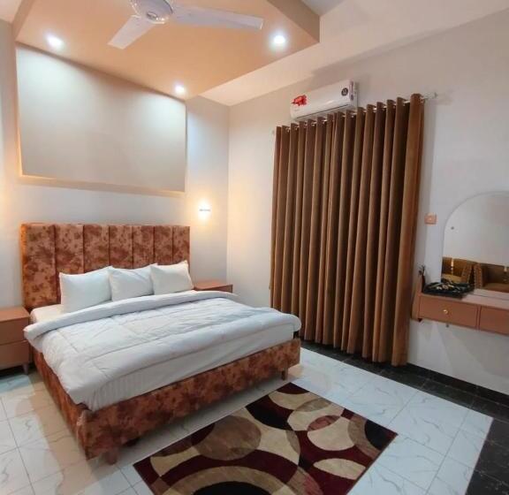 هتل Roomi Rezidor Multan