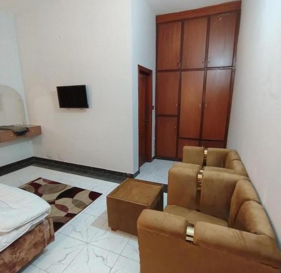 هتل Roomi Rezidor Multan