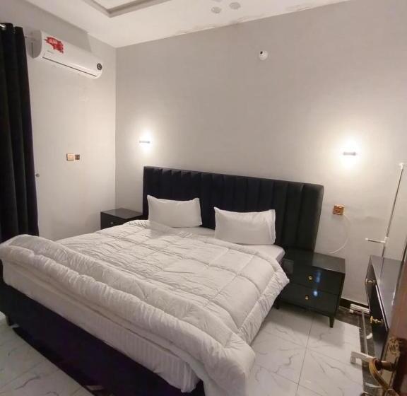 هتل Roomi Rezidor Multan