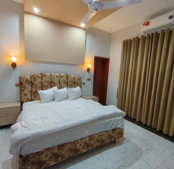 هتل Roomi Rezidor Multan