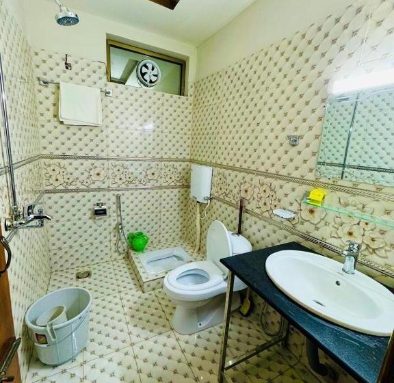 هتل Royal Shangrila Balakot