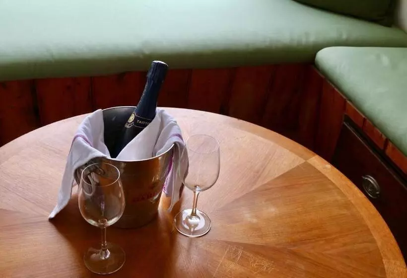 Hotelli The London & Paris