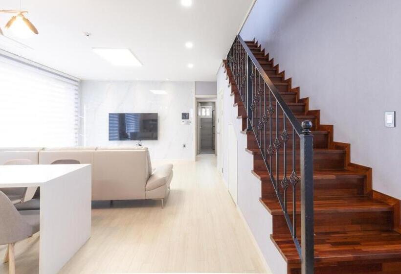 Jaeju Eaviang Village Dockchae Pension