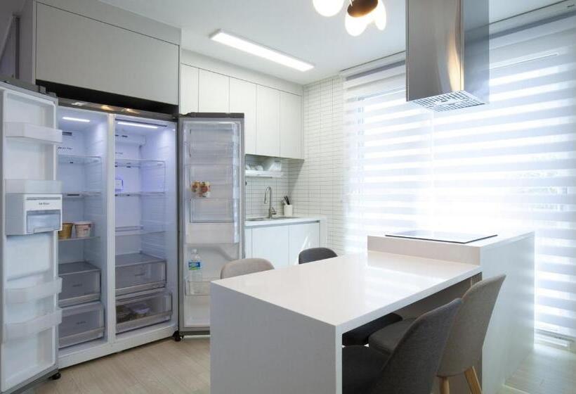 Jaeju Eaviang Village Dockchae Pension