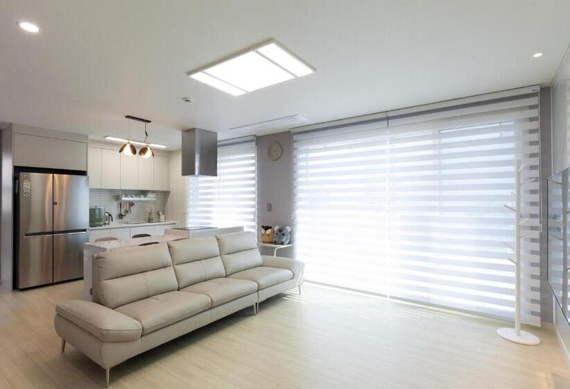 Jaeju Eaviang Village Dockchae Pension