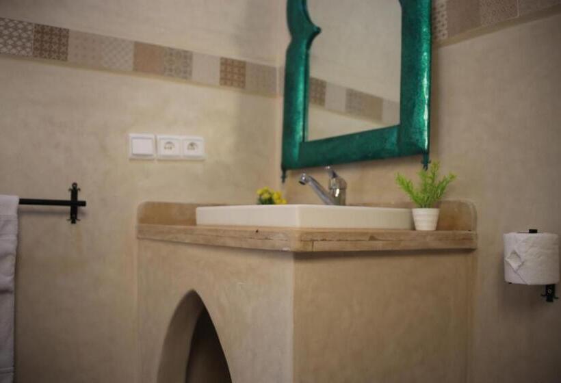 پانسیون Haven Hills Social Club