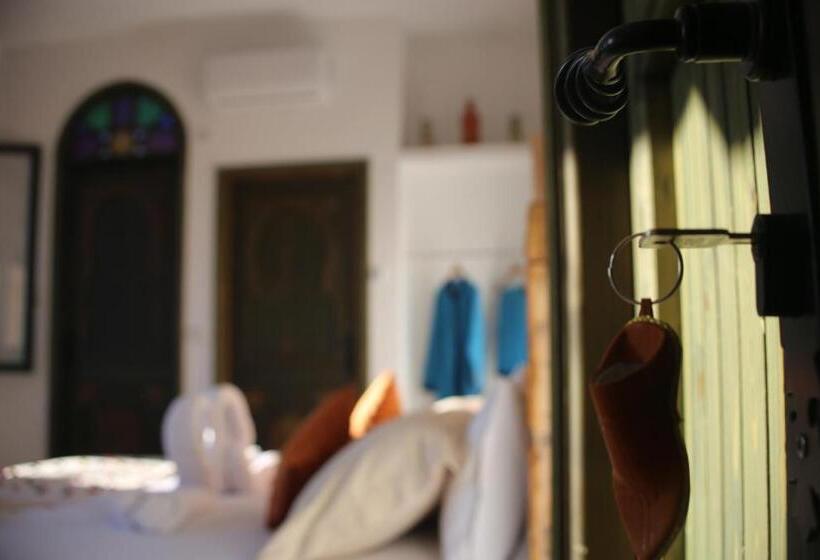 پانسیون Haven Hills Social Club