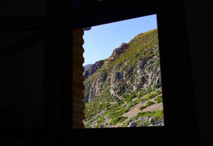 پانسیون Haven Hills Social Club