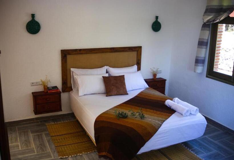 پانسیون Haven Hills Social Club