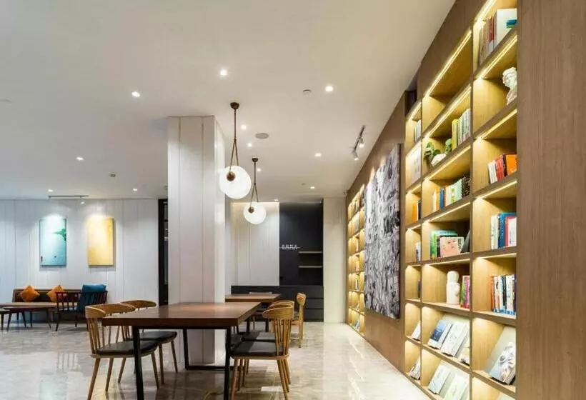 Hanting Hotel Baoding Baigou International Suitcase And Bags Bazaar