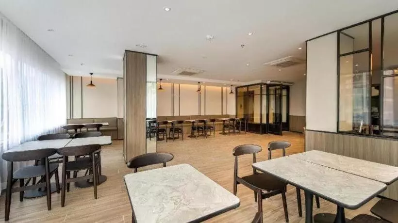 Hanting Hotel Maoming Railway Station