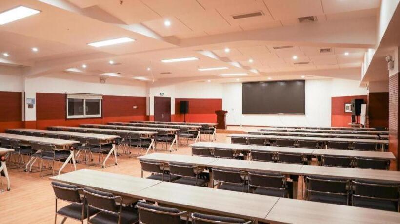 Starway Hotel Linqi Renmin Square