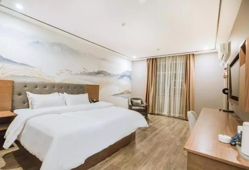 Starway Hotel Nanchang Honggutan Cuiyuan Road Metro Station