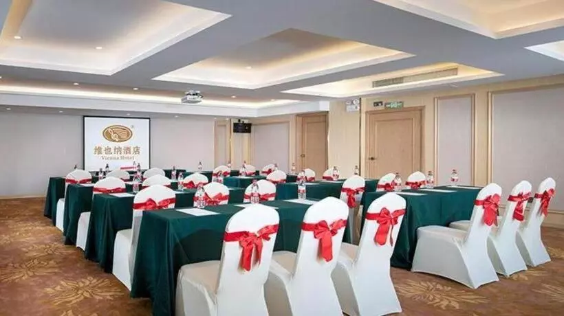 Vienna Hotel Guangdong Foshan West Station Airport Luocun