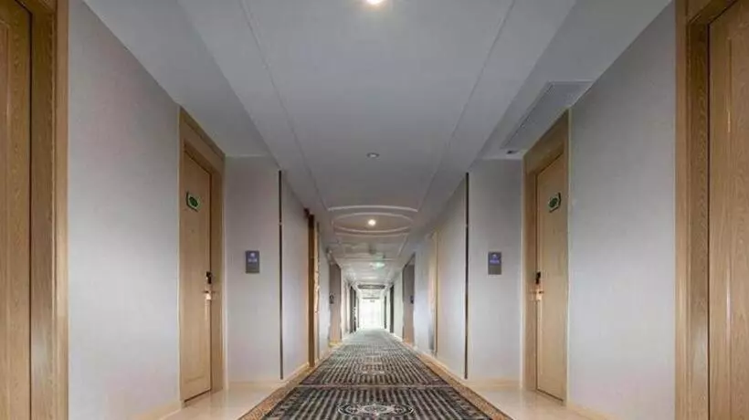 Vienna Hotel Guangdong Foshan West Station Airport Luocun