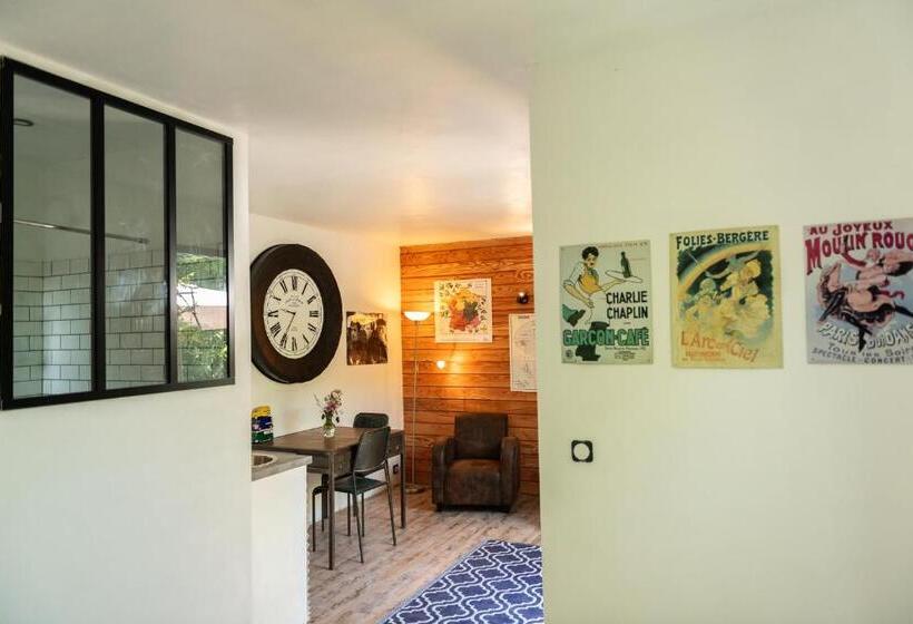 مبيت وإفطار La Jolie Longère Fleurie Tiny House Avec Piscine Et Jardin