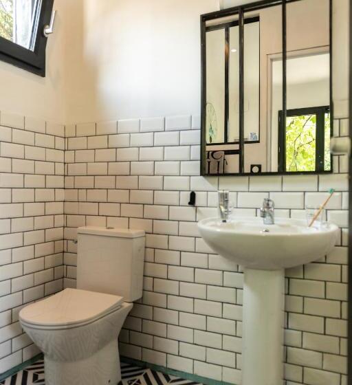 مبيت وإفطار La Jolie Longère Fleurie Tiny House Avec Piscine Et Jardin