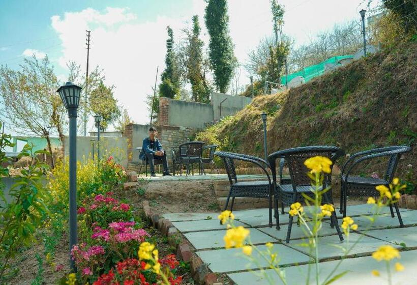 Hotel Himalayas By The Lake Hill