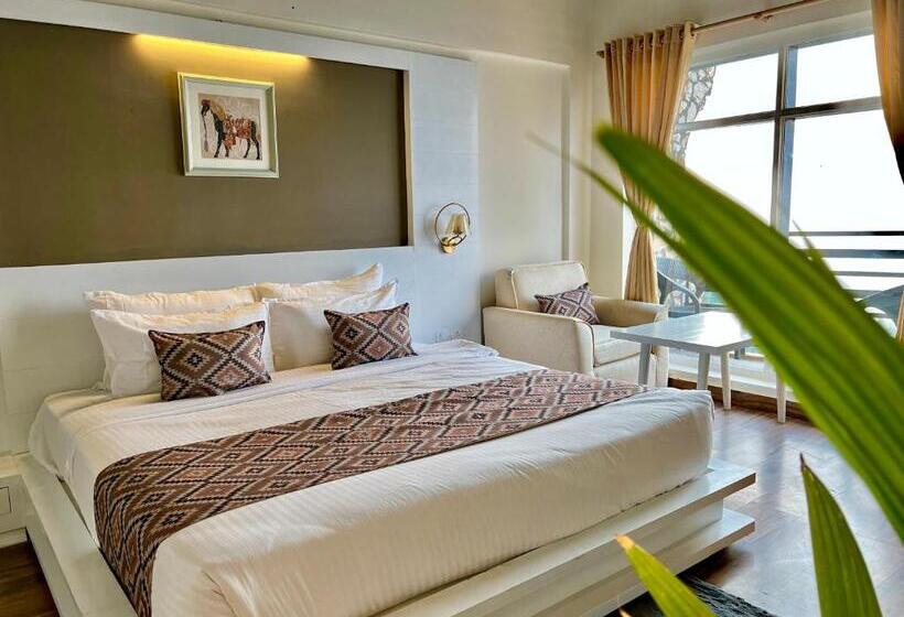 Hotel Himalayas By The Lake Hill