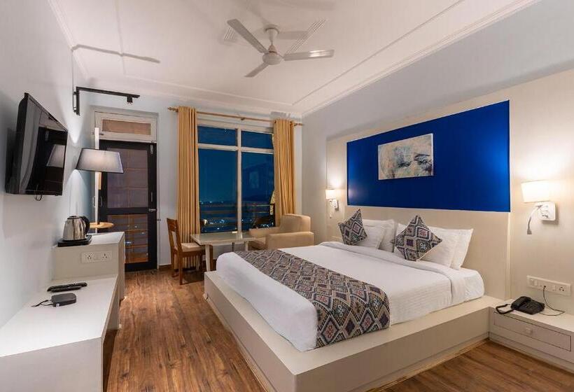 Hotel Himalayas By The Lake Hill