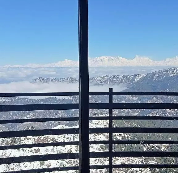 ホテル Himalayas By The Lake Hill
