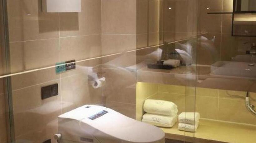 בית מלון כפרי Xana Lite Guiyang Huaguoyuan Shuangzi Towers