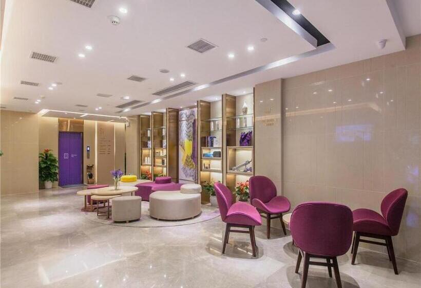 Lavande Hotels Wuhan Guanggu Yangjiawan Metro Station