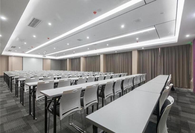 Lavande Hotels Wuhan Guanggu Yangjiawan Metro Station