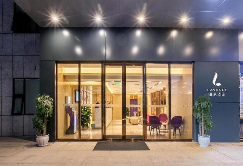 Lavande Hotels Wuhan Guanggu Yangjiawan Metro Station