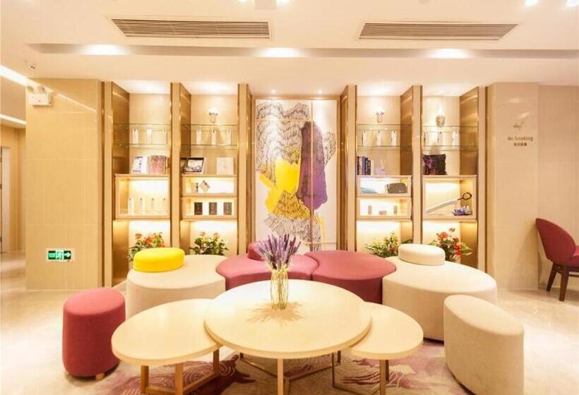 Lavande Hotels Wuhan Guanggu Yangjiawan Metro Station