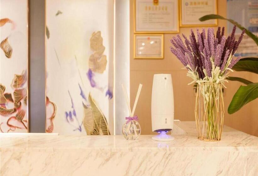 Lavande Hotels Wuhan Guanggu Yangjiawan Metro Station