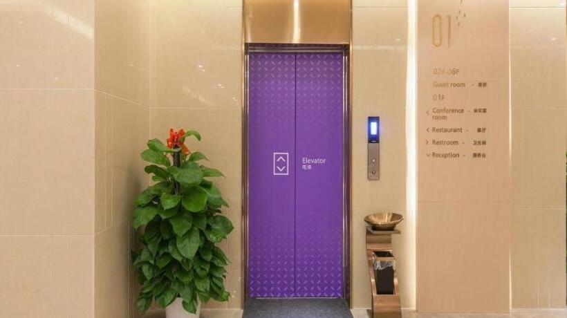 Lavande Hotels Wuhan Guanggu Yangjiawan Metro Station