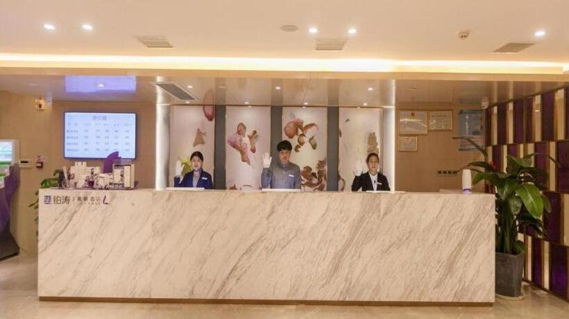 Lavande Hotels Wuhan Guanggu Yangjiawan Metro Station