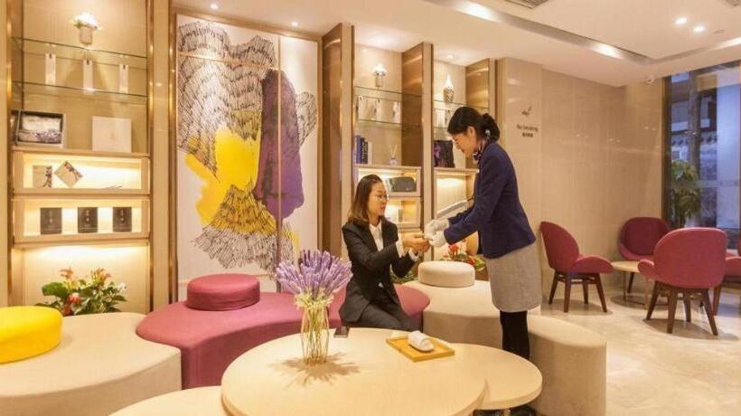 Lavande Hotels Wuhan Guanggu Yangjiawan Metro Station