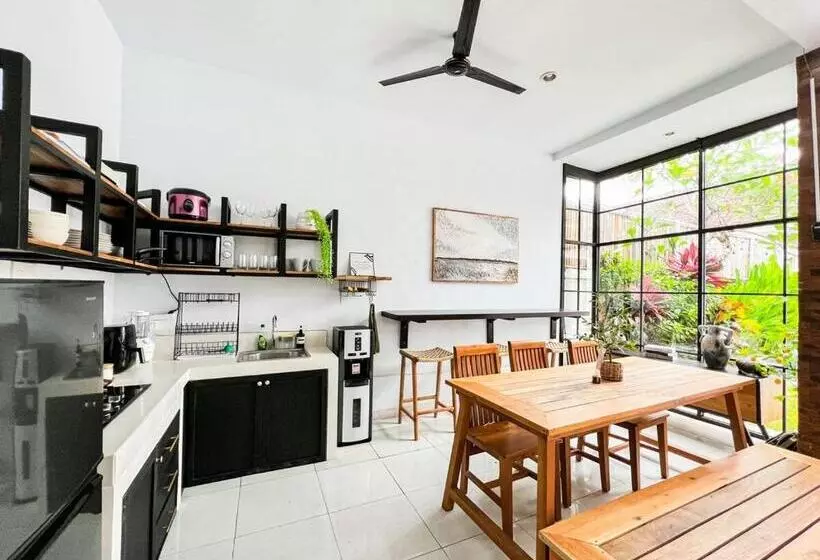 Majatalo Island Boy Guesthouse A Prime Location In Canggu