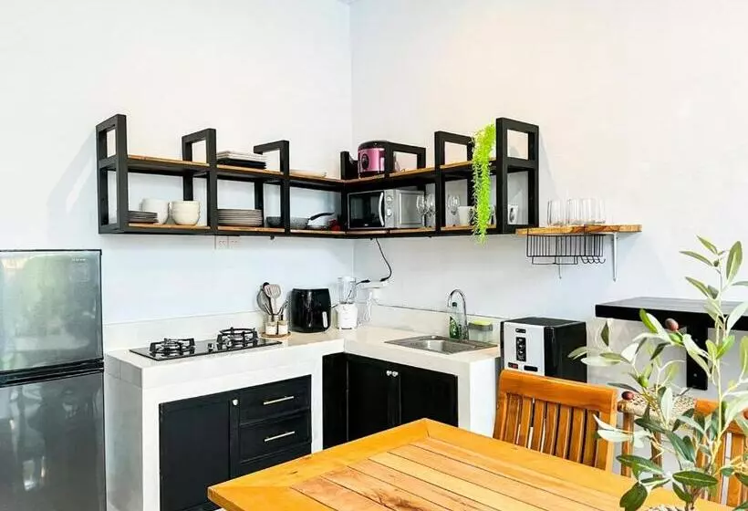 Majatalo Island Boy Guesthouse A Prime Location In Canggu