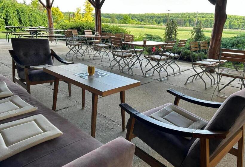 Пансион Konkoly Lovarda és Vendégház Lenti