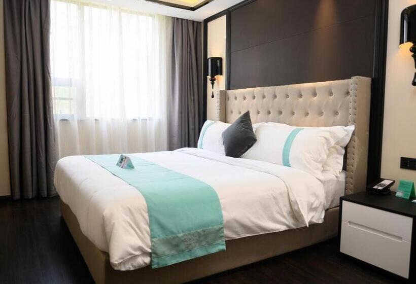 Xana Hotelle Hubei University